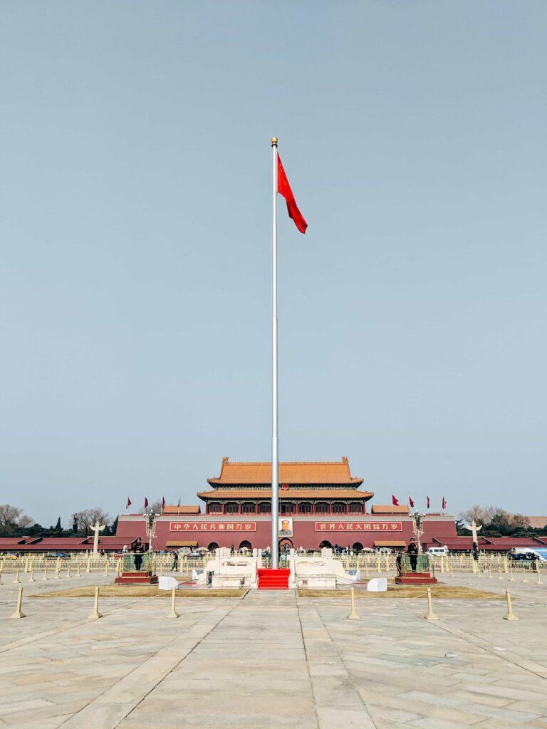 علم الصين في ساحة تيانانمن في بكين
